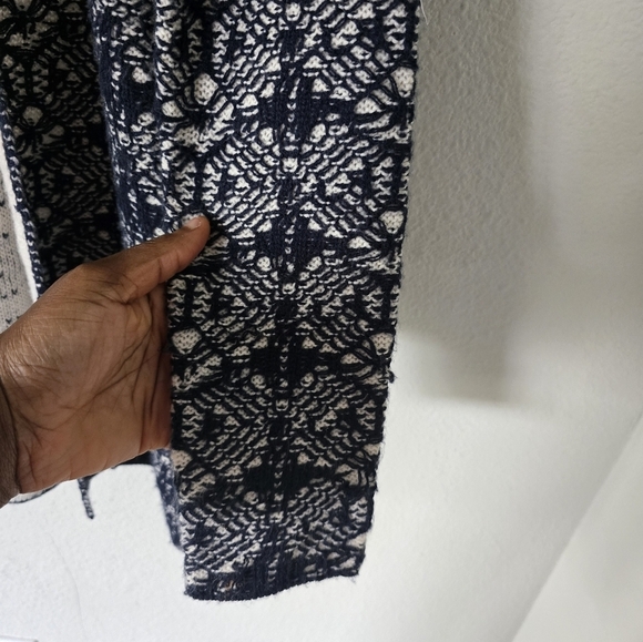 Chico's Long Cardigan Womens Sz L White Blue Sweater Collared Open Aztec - Picture 6 of 12